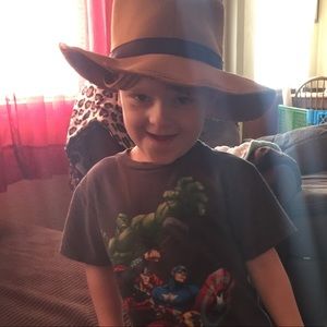 Meet your Posher, Raymond